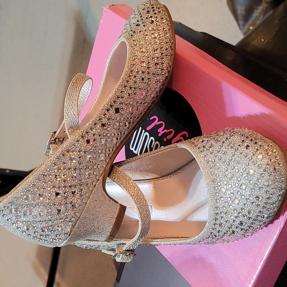 Girls glitter shimmer silver shoe